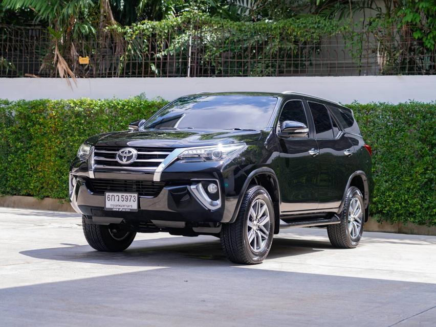 TOYOTA FORTUNER 2.4 V ปีจด 2017 รับประกันเครื่องเกียร์หลังการขาย 3ปี 30000 KM.