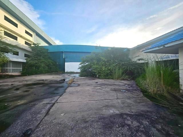 ขายที่ดินพร้อมสิ่งปลูกสร้างใกล้นิคมอมตะนครชลบุรี ผังม่วงลาย บนเนื้อที่ 4 ไร่ 6