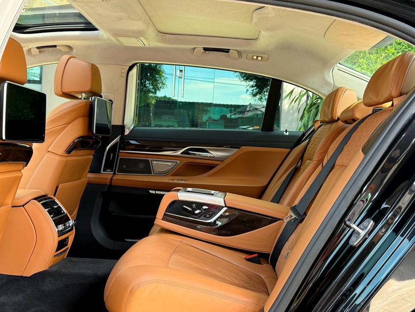 2017 BMW SERIES7 740LI G12 รถมือเดียวออกป้ายแดง รถวิ่งน้อย เข้าศูนย์ทุกระยะ ไม่เคยมีอุบัติเหตุครับ 13