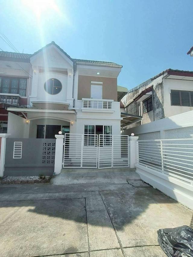 ทาวน์เฮ้าส์รามอินทราพระยาสุเรนทร์หมู่บ้านบุศรินทร์นัดชมบ้าน 081-655 5024 บุ๋ม 1