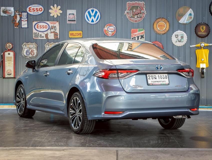 TOYOTA ALTIS 1.8 HYBRID PREMIUM ปี2021เครื่องยนต์ไฮบริด รถสวยพร้อมใช้งาน