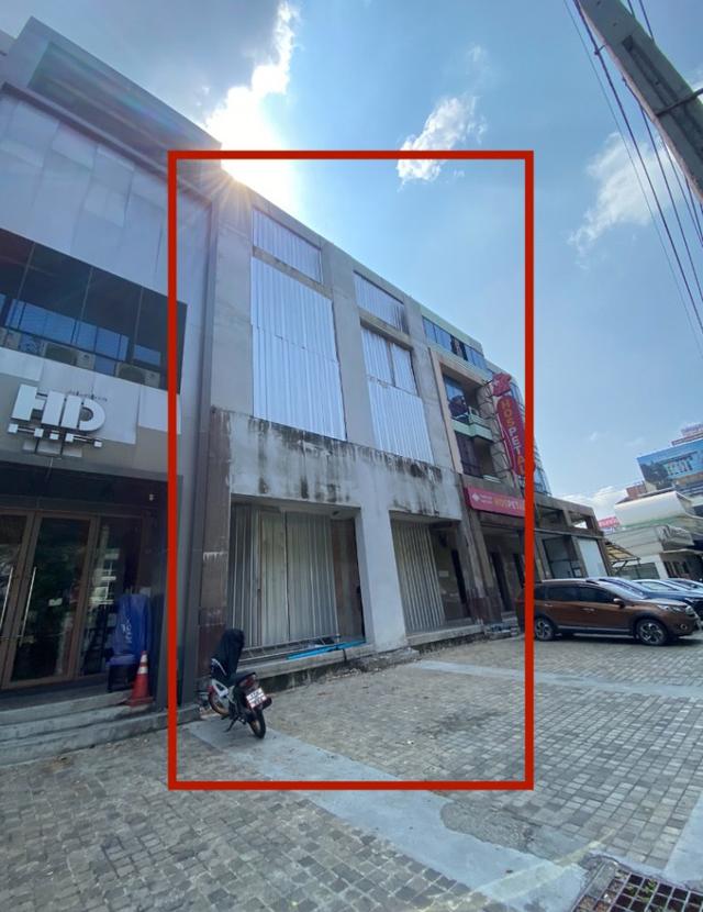 ขาย-เช่า ตึกแถว 2 คูหาติดถนนพระราม9 มีที่จอดรถ ตรงข้าม the nine พื้นที่ 40 ตารางวา ID-13653 2