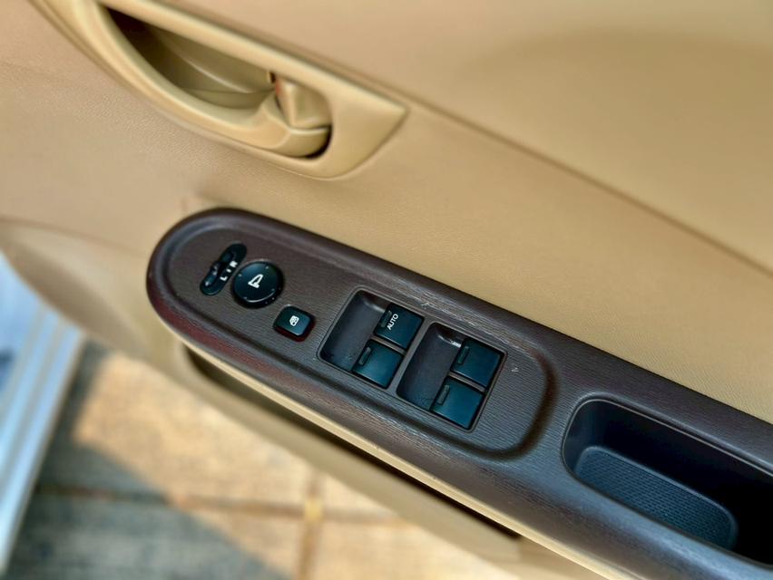 Honda Brio 1.2V ATเครื่องยนต์: เบนซิน เกียร์ออโต้  ปี2013 สีขาว ไมล์ 95,xxx km. โทร 092-263-9576 เอ๋ รูปที่ 9