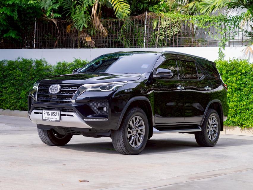 Toyota Fortuner 2.4 V Leader 2WD ปี 2021