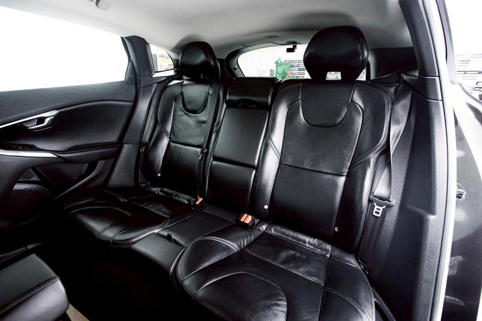 รหัสรถ 1D707 V40 T5 S 2.0 2015 6