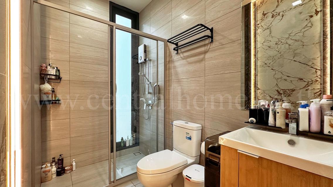 ทาวน์โฮม เธอ ลาดพร้าว 93 ระดับ Luxury 3.5 ชั้น Fully Furnishe มีลิฟต์ในตัว พร้อมอยู่ 17