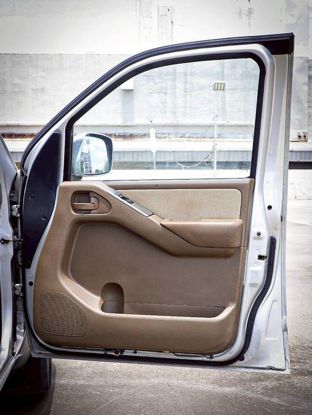 NISSAN NAVARA 2.5 LE KING CAB เกียร์ Auto สีบรอนซ์เทา ปี 2010  13
