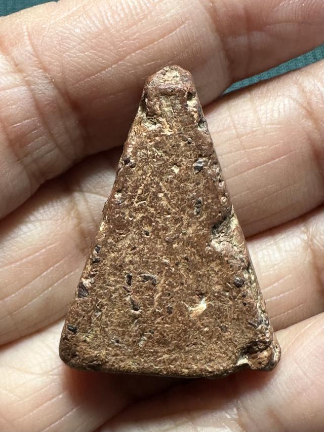 พระนางพญา พิมพ์เข่าตรง รูปที่ 2