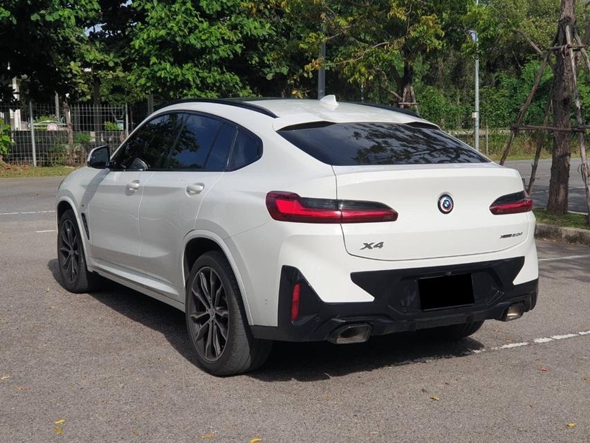 รถเข้าใหม่! BMW X4 xDrive20d M Sport LCI (2023) สีขาว เบาะแดง พร้อม LOGO 50 ปี
