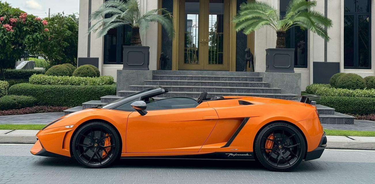 Lamborghini 570-4 performante รูปที่ 4
