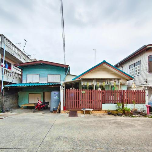 ขายบ้าน 2 หลัง ในแปลงเดียว หมู่บ้านรัตนโกสินทร์ 200 ปี ปทุมธานี 2