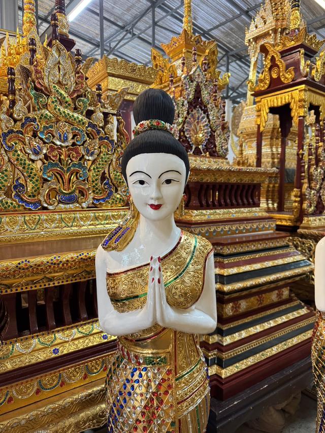 หุ่นนางไหว้ต้อนรับ แกะสลักจากไม้