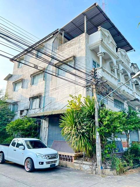 สนามบินลำปาง 1.15กม. ที่ดินใหญ่มาก 126ตรว. อาคารพาณิชย์ 4 ชั้น 2คูหา ที่ดินหลังบ้าน 8นอน 506ตรม. บิ๊กซี ลำปาง 2.3 กม. แม 5