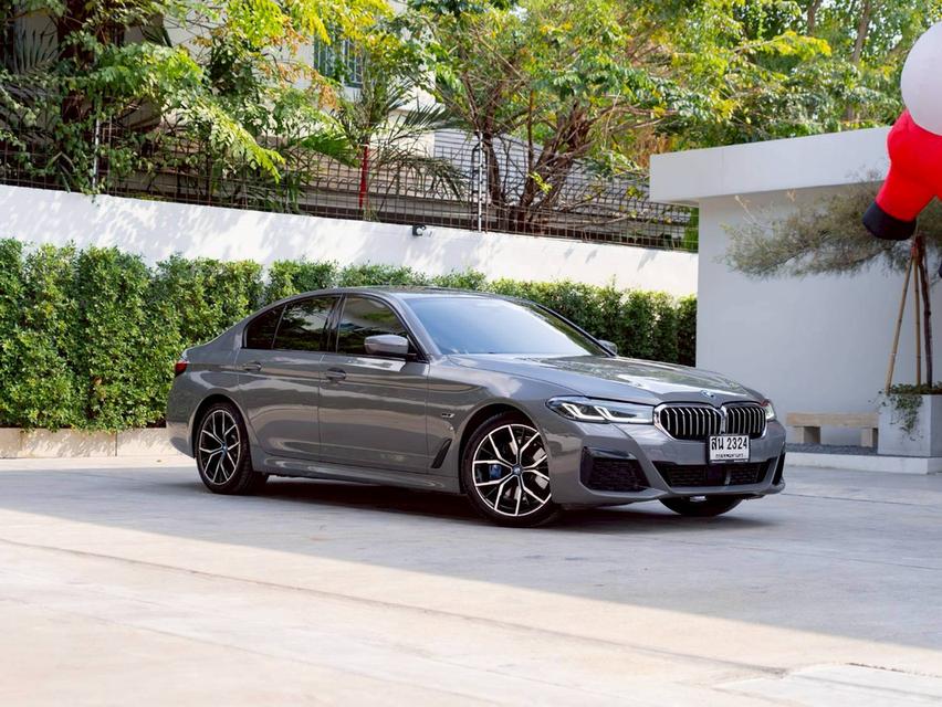 BMW 530e M Sport ปี 2022 *BSI 5 ปีหรือ 100,000 โล ถึง 18/3/2027*อะไหล่รับประกัน 5 ปี ไม่จำกัดระยะทาง