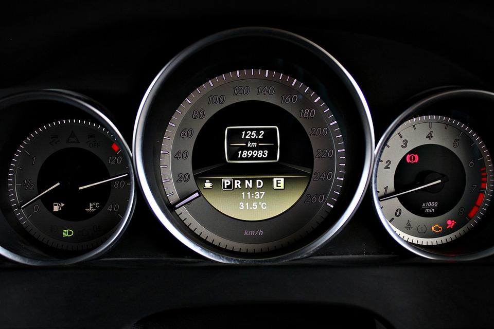 Mercedes-Benz C250 CGI Avantgarde Facelift (W204) ปี 2012 สีเทา รูปที่ 12