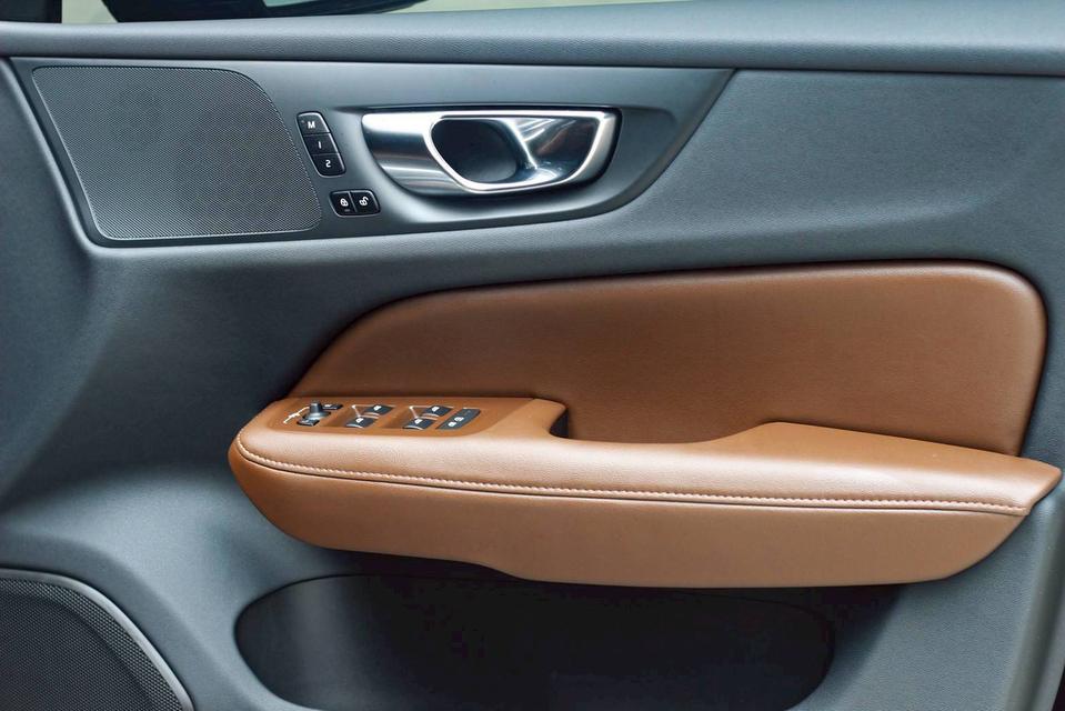 2023 Volvo V60 2.0 Recharge Plus Dark T8 4WD Plug-in Hybrid รถใหม่ ประหยัดไปเกือบล้านบาท 16
