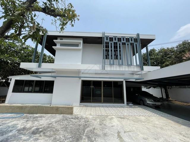 ให้เช่าบ้านเดี่ยว 2 ชั้น 200 ตรว. 6 ห้องนอน รัชดา 19 วิภาวดี 16 ใกล้ MRT รัชดา ที่จอดรถกว่า 10 คัน 1