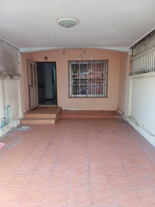 ทาวส์เฮ้าส์ทำเลทอง ติดถนน มีตลาด เดินทางสะดวก 3