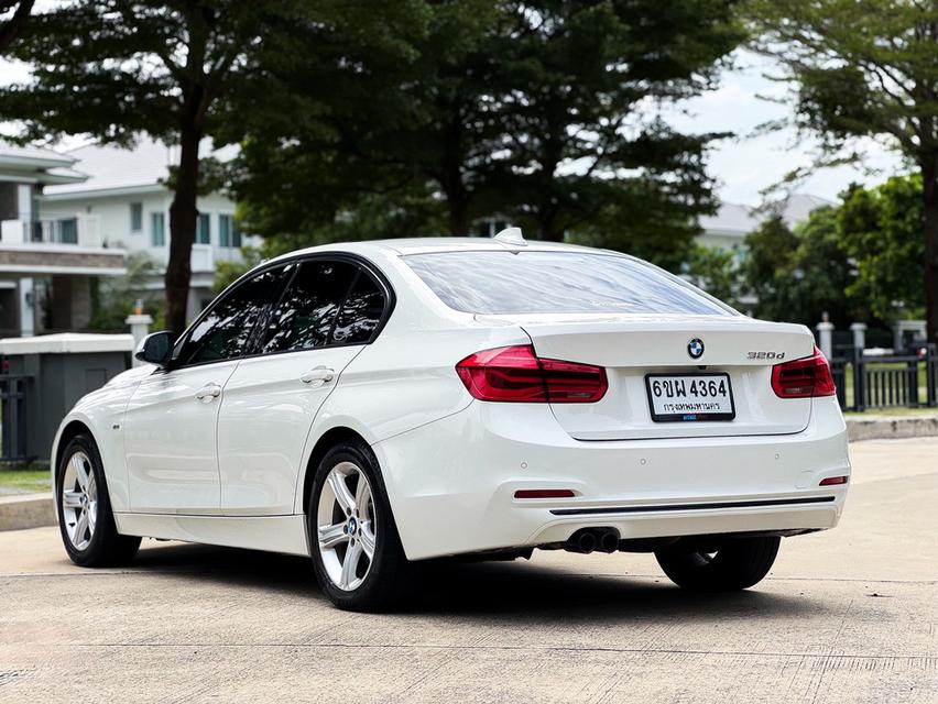 รหัสรถ AVA4364 🎉 BMW 320d Sport ตัว Lci แล้ว รุ่น top สุด (ดีเซลล้วน) F30 ปี 2017