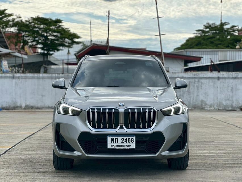 BMW X1 sdrive20i M Sport (U11) 2024 จด25 วิ่งไปเพียง 6พันโลเท่านั้น รถใหม่มาก ประหยัดไปหลายแสนเลยครับ