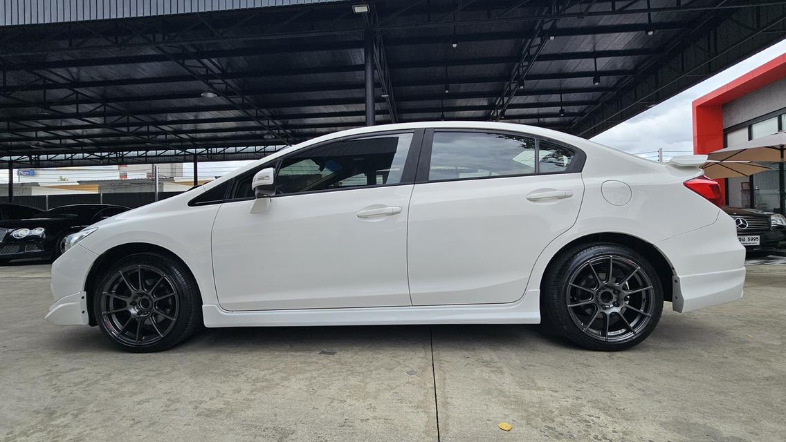 ขายรถ Honda Civic FB 1.8E Sedan ปี 2013 สีขาว เกียร์ออโต้ รูปที่ 5