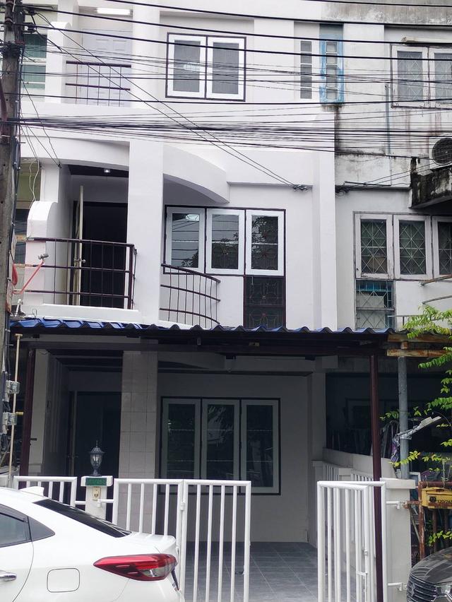ขายทาวน์โฮม 3 ชั้น มบ.ธันยกานต์ วัชรพล ราคาดี พร้อมอยู่ 1