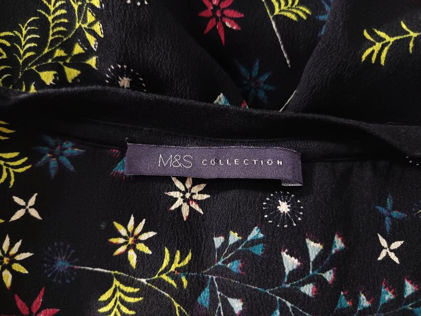 USED Marks & Spencer - Black Floral T-Shirt | เสื้อยืดสีดำ สีเหลือง ลายดอก แขนสั้น คอกลม ทรงใหญ่ สาวอวบ แท้ มือสอง
