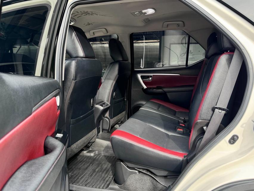 TOYOTA FORTUNER Commander 2.4 V 2WD AT (Year 2022) รูปที่ 12