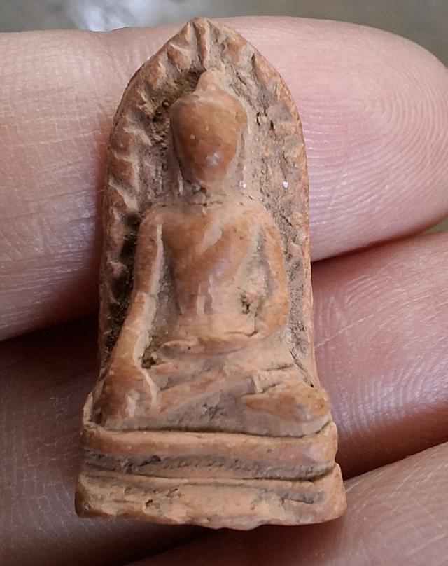 พระรอดเนื้อดิน สนใจทักสอบถามได้ค่ะ