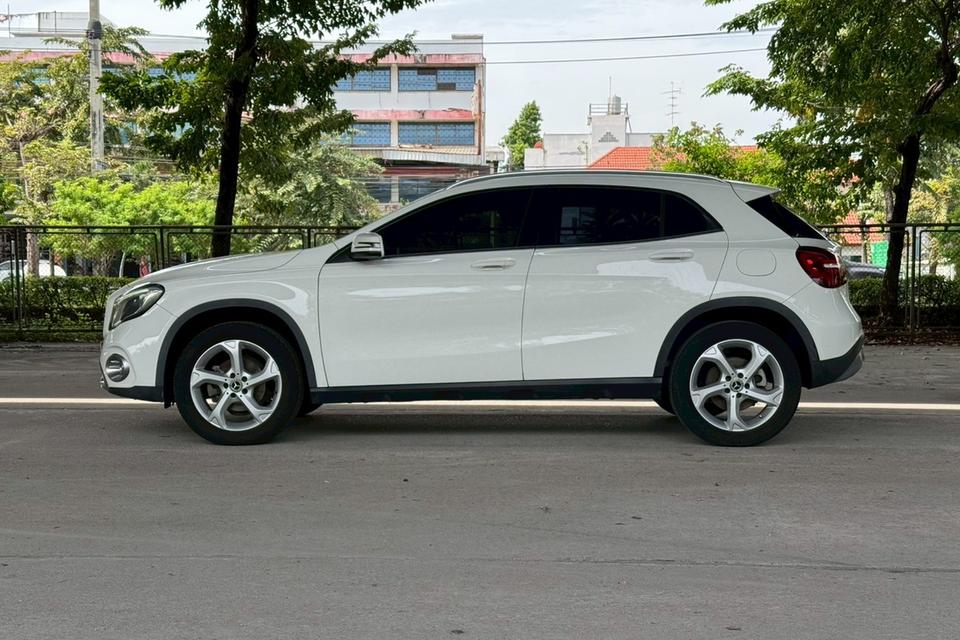Mercedes-Benz GLA200 1.6 W156 Urban SUV AT ปี 2019  8