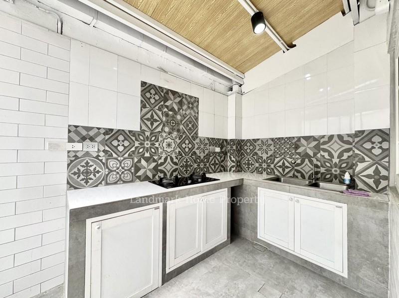 LM26-0022 ขายทาวน์โฮม 2 ชั้น กลเด้นทาวน์ รามอินทรา - คู้บอน เนื้อที่ 21.2 ตรว 4นอน 3น้ำ ใกล้ Big C คู้บอน 7