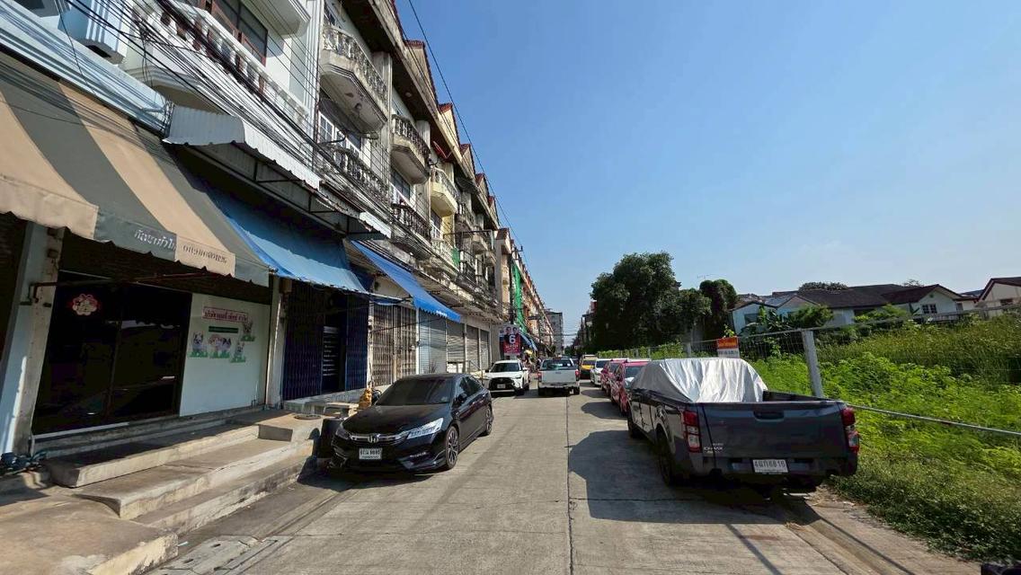 ขายด่วน! อาคารพาณิชย์ 3.5 ชั้น ซอยเสรีไทย 32 – ทำเลดี ค้าขายได้ หน้าบ้านไม่ชนใคร 3