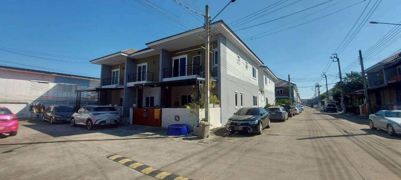 ขายบ้านทาวน์เฮ้าส์ 2 ชั้น หลังมุม หมู่บ้านพาทาโกเนีย5 ใกล้ซาฟารีเวิลด์ ถนนเลียบคลอง2 2