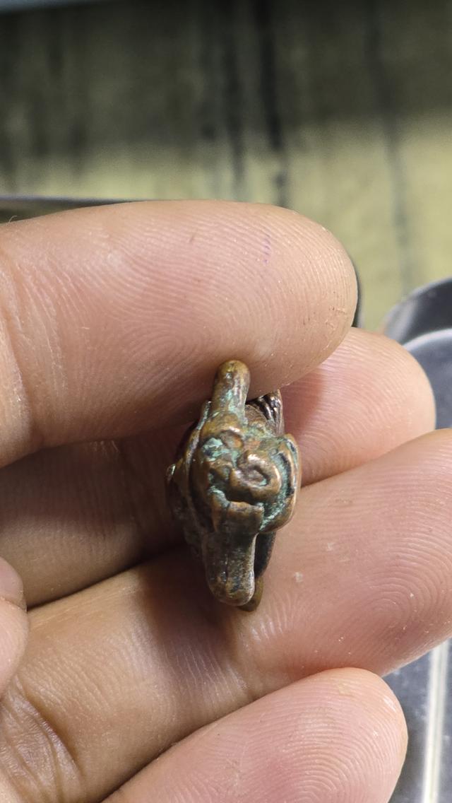 พระปิดตาเนื้อโลหะเก่า พิมพ์ว่าวจุฬา 6