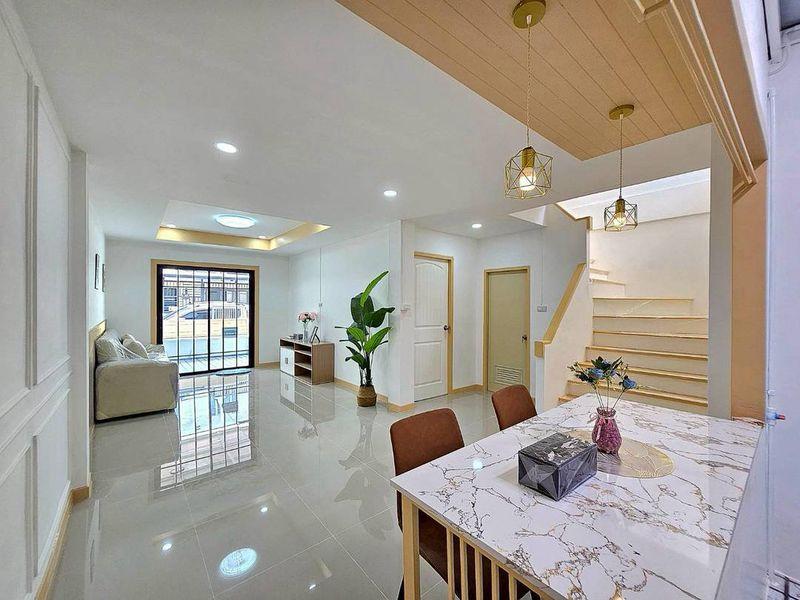 หมู่บ้านบัวทอง4  (คุณาภัทร) บางบัวทองทาวน์เฮ้าส์ 2 ชั้น ตกแต่งใหม่พร้อมอยู่บ้านสวย พร้อมเข้าอยู่ ฟรีเฟอร์นิเจอร์ 7