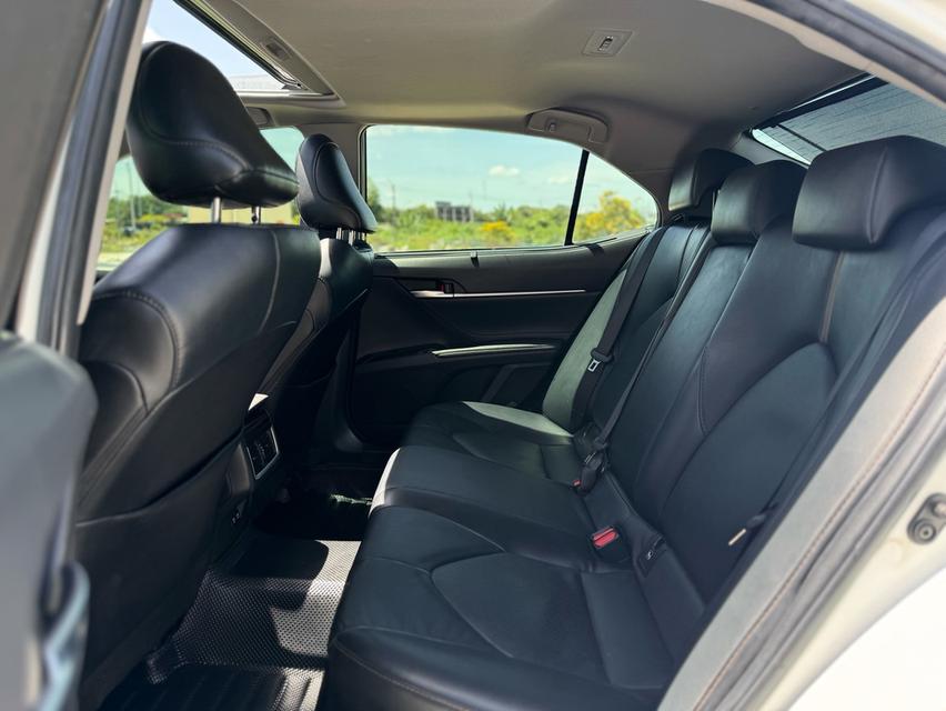TOYOTA. CAMRY  Sedan 4dr SA 8sp FWD 2.5 G  Y2020. สีขาว 17