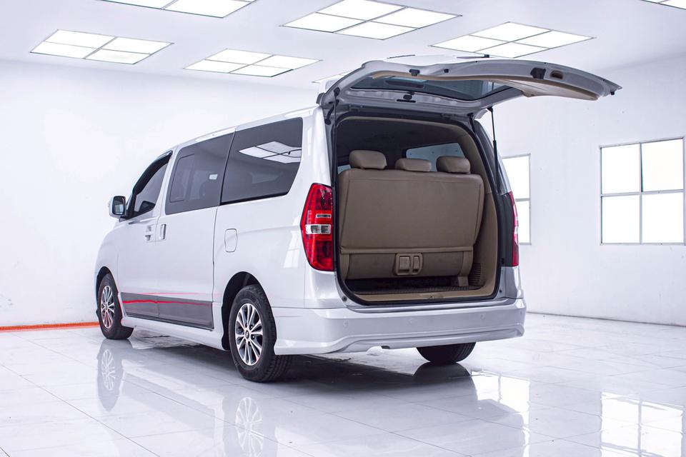 HYUNDAI H-1 2.5 DELUXE 2009  15