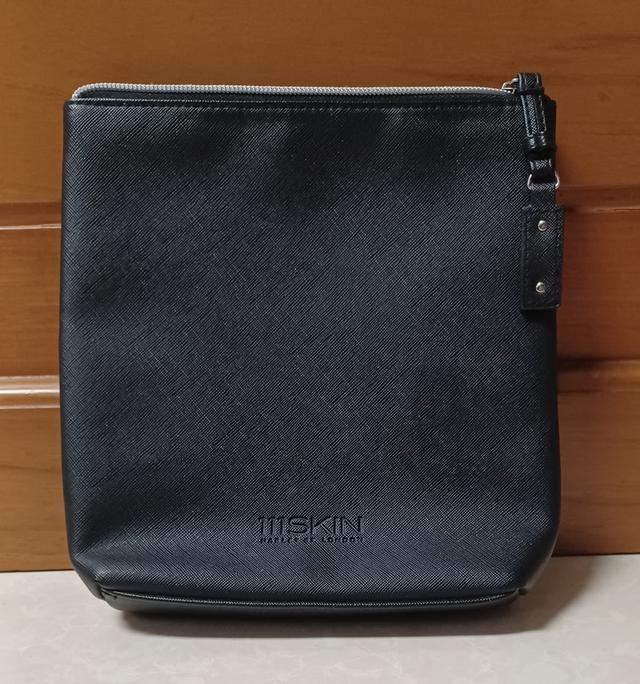 กระเป๋าเครื่องสำอางค์ขนาดพกพา 111SKIN