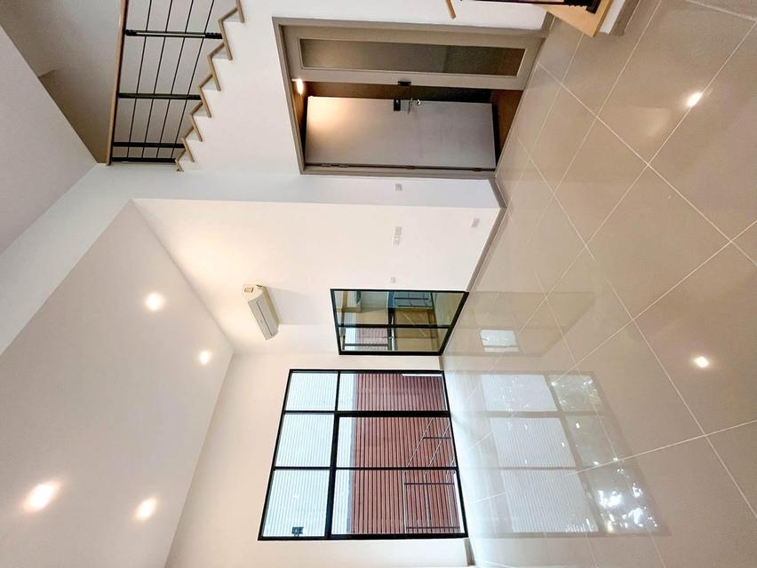 ขายบ้าน 3 ชั้น สุดหรู ราคาสุดคุ้ม รีโนเวทใหม่ทั้งหลัง 2