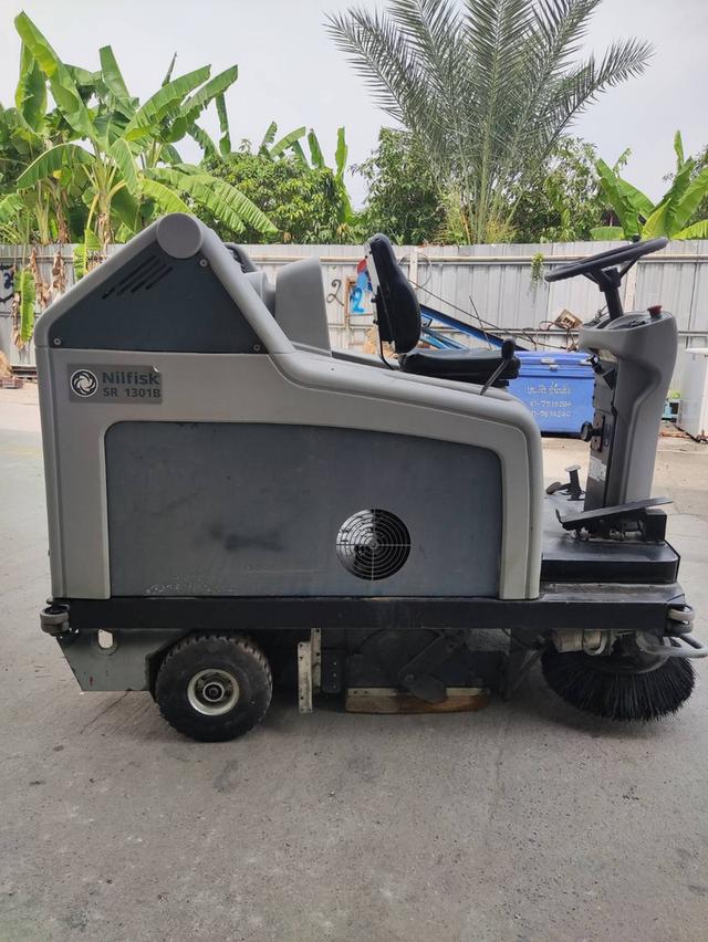 รถกวาดพื้น Nilfisk SR 1301B
