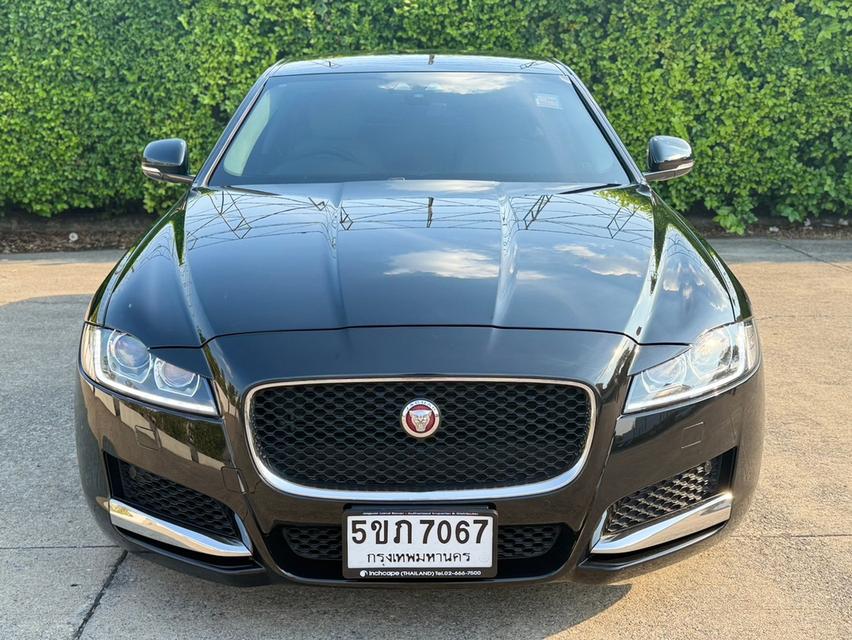 Jaguar​ xf​ 2.0 l 2019  3