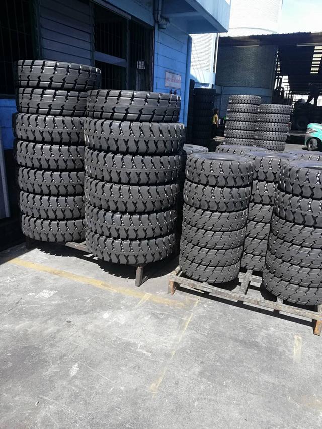 ยางตันดำ ยางตันโฟล์คลิฟท์ ล้อForklift