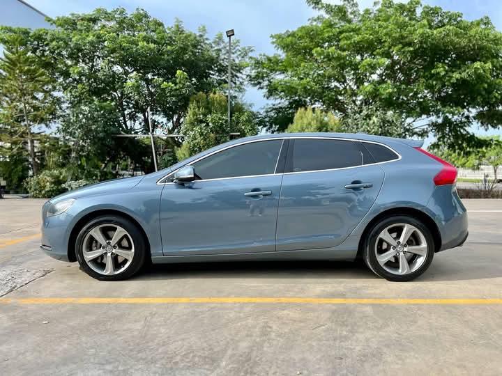 Volvo V40 สีสวยน่าใช้ 5