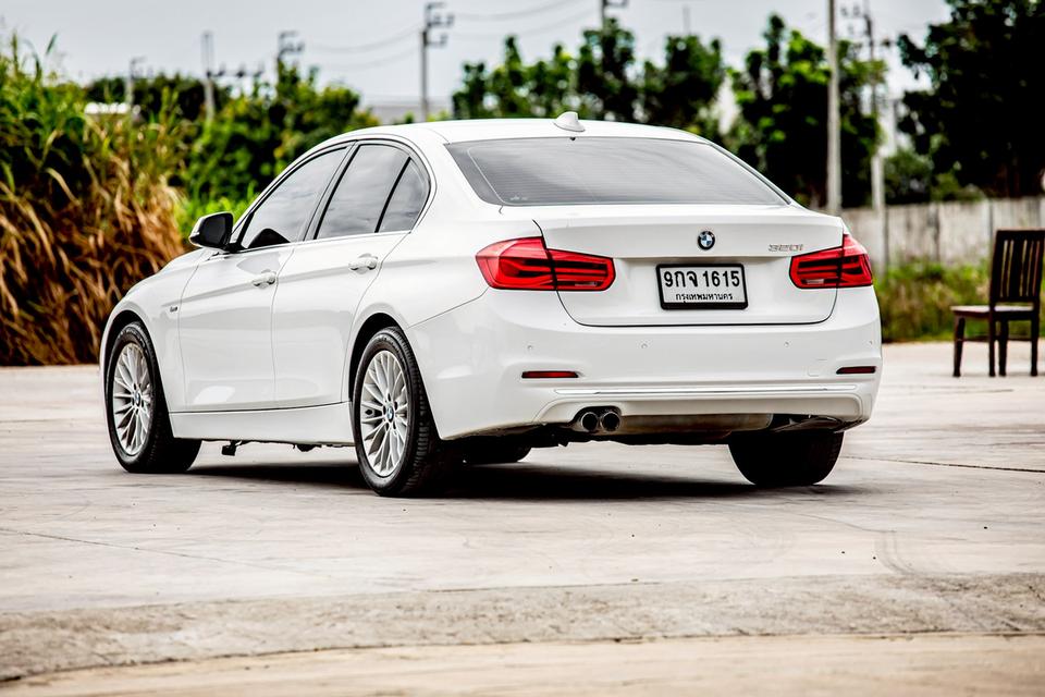 Bmw 320i Luxury ปี 2016 สีขาว สวยสภาพดี 8