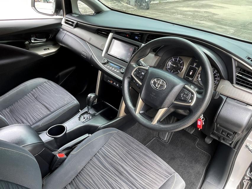 ขาย Toyoya Innova Crysta 2.8G ปี20 10