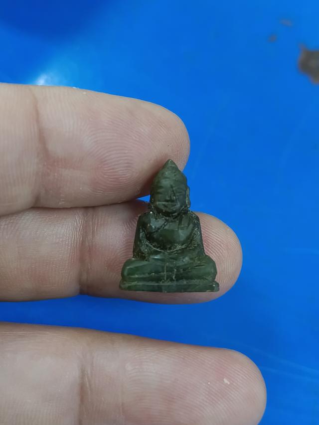 พระหยกแกะสลักวัดธรรมมงคลหน้าใหญ่ กาโม่ รูปที่ 2