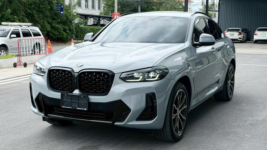 BMW X4 xDrive20d M-SPORT (LCI) 2024 สี Brooklyn Grey Metallic ภายในแดง เลขไมล์ 16,XXX KM.