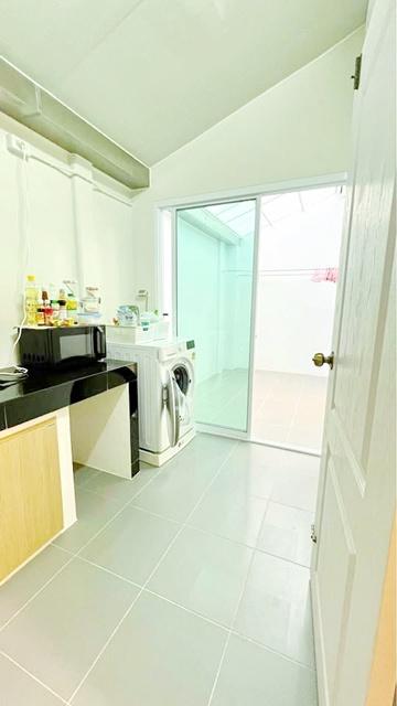 ตลาดนัดจตุจักรชลบุรี 1.4 กม.สุขุมวิท บางแสน ห้วยกะปิ 13-17 ให้เช่าบ้านทาวน์โฮม ฟังก์ชัน 3 นอน 3 น้ำ ใกล้แลนด์มาร์กเมืองช 6