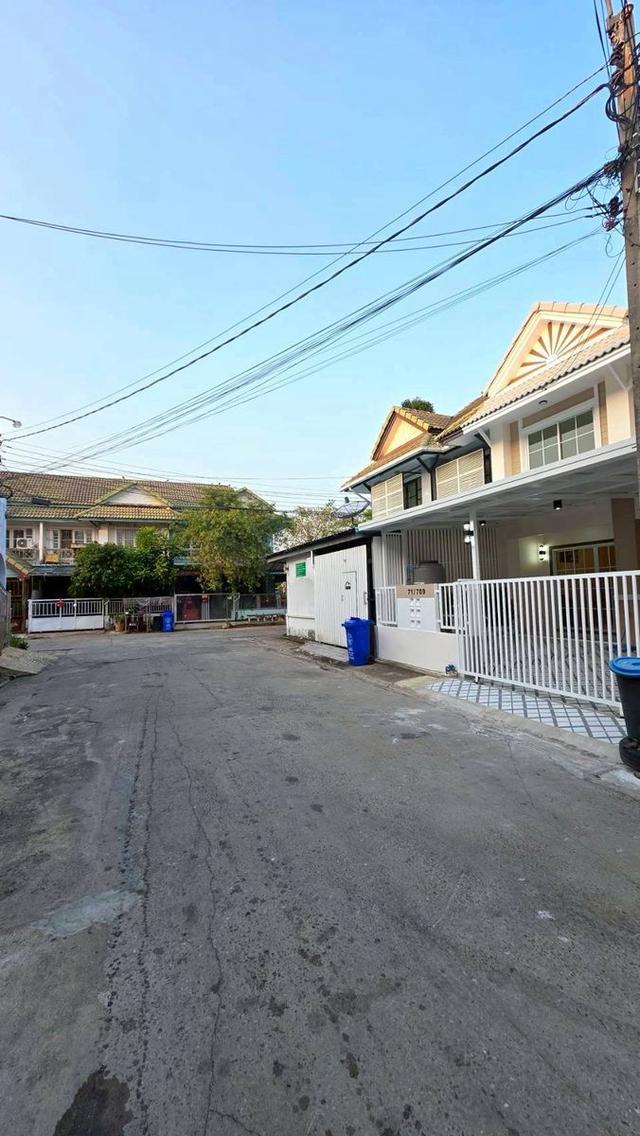 หมู่บ้านพฤกษา18/1 บางใหญ่ ซอยแก้วอินทร์ ทาวน์เฮาส์ 2 ชั้น มีเคาท์เตอร์บาร์ ตกแต่งใหม่พร้อมอยู่ หน้ากว้าง 6 เมตร ใกล้ทางด่วนM81-เซ็นทรัล เวสต์เกตื่น 20