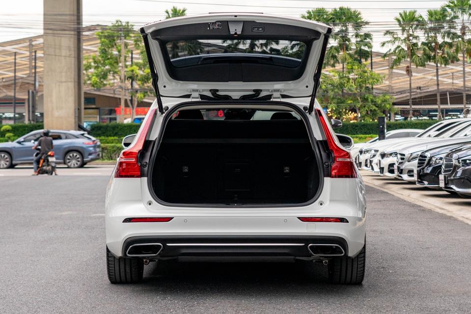 (แจ้งรหัสรถ NP999) 💥 VOLVO V60 T8 TWIN ENGINE AWD 2020 รูปที่ 7